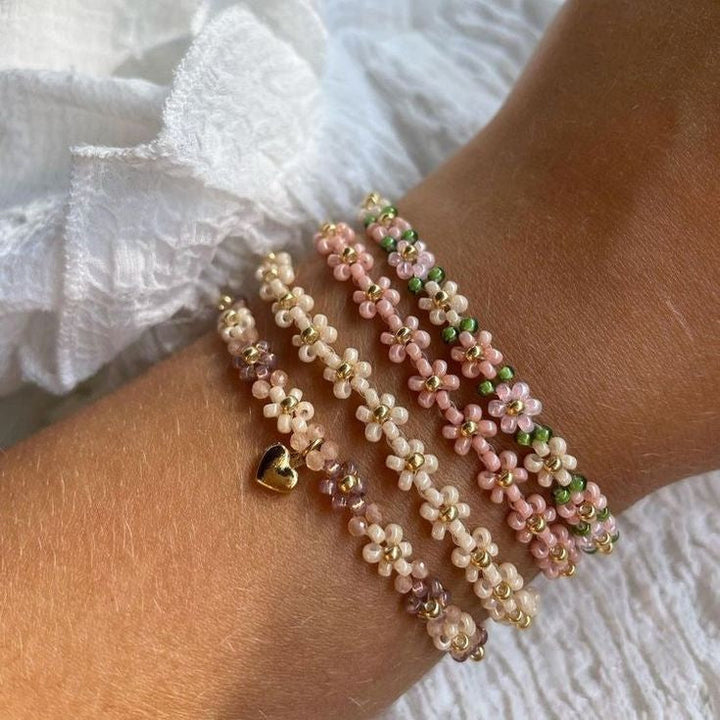 Pakiet vintage bransoletki z sercem i złotymi stokrotkami