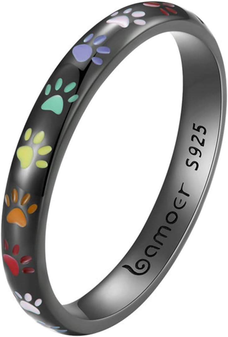 Srebrny pierścionek z wzorem w kształcie łapy