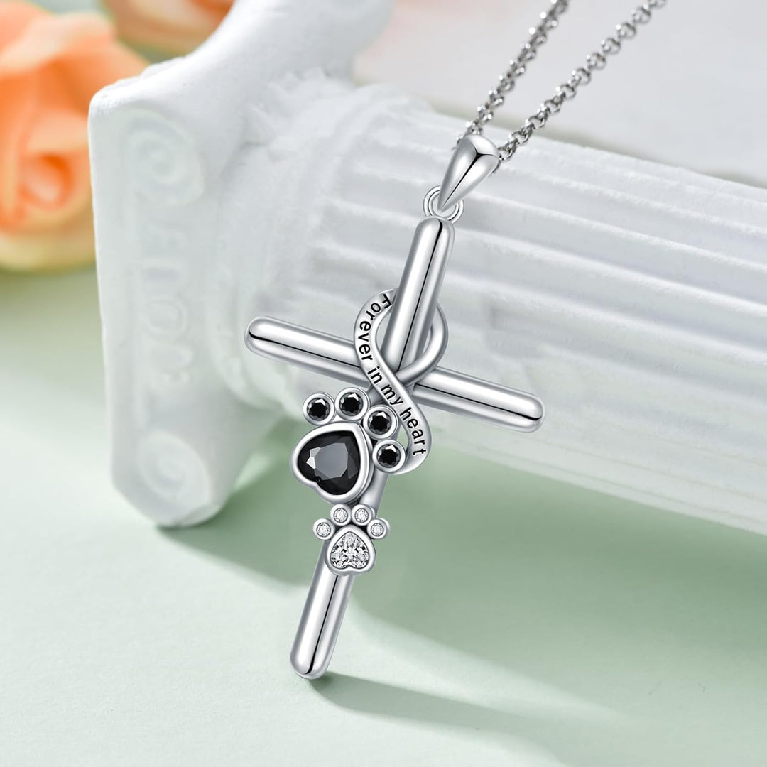 Collana con pendente a forma di zampa e croce in argento