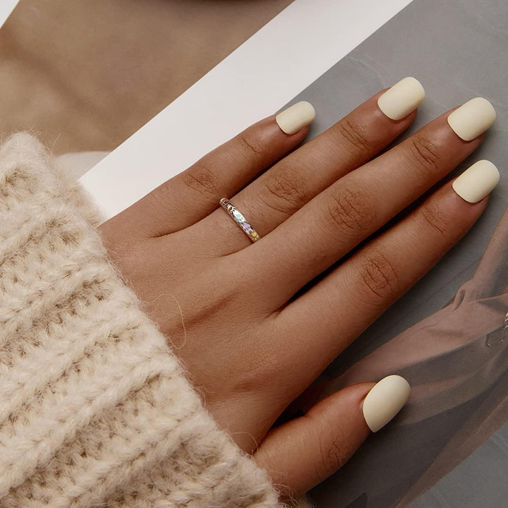 Srebrny pierścionek z wzorem w kształcie łapy