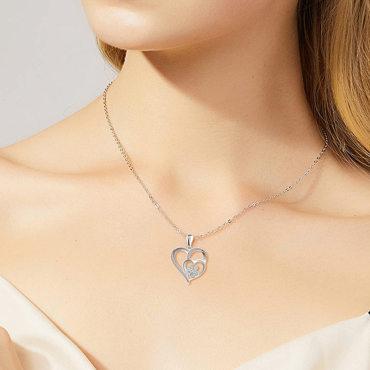 Collana in argento sterling con zampa e cuore con zirconi