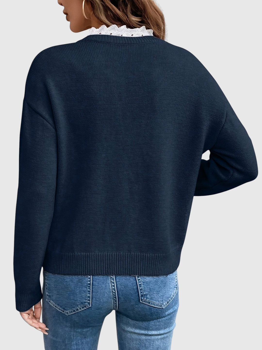 Karolína – Prémiový svetr s krajkou ve výstřihu do V