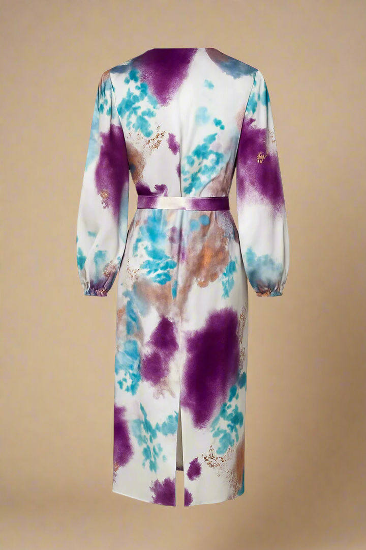 ALVA ABITO | UNA FLUIDA COMPOSIZIONE DI COLORI E FORME