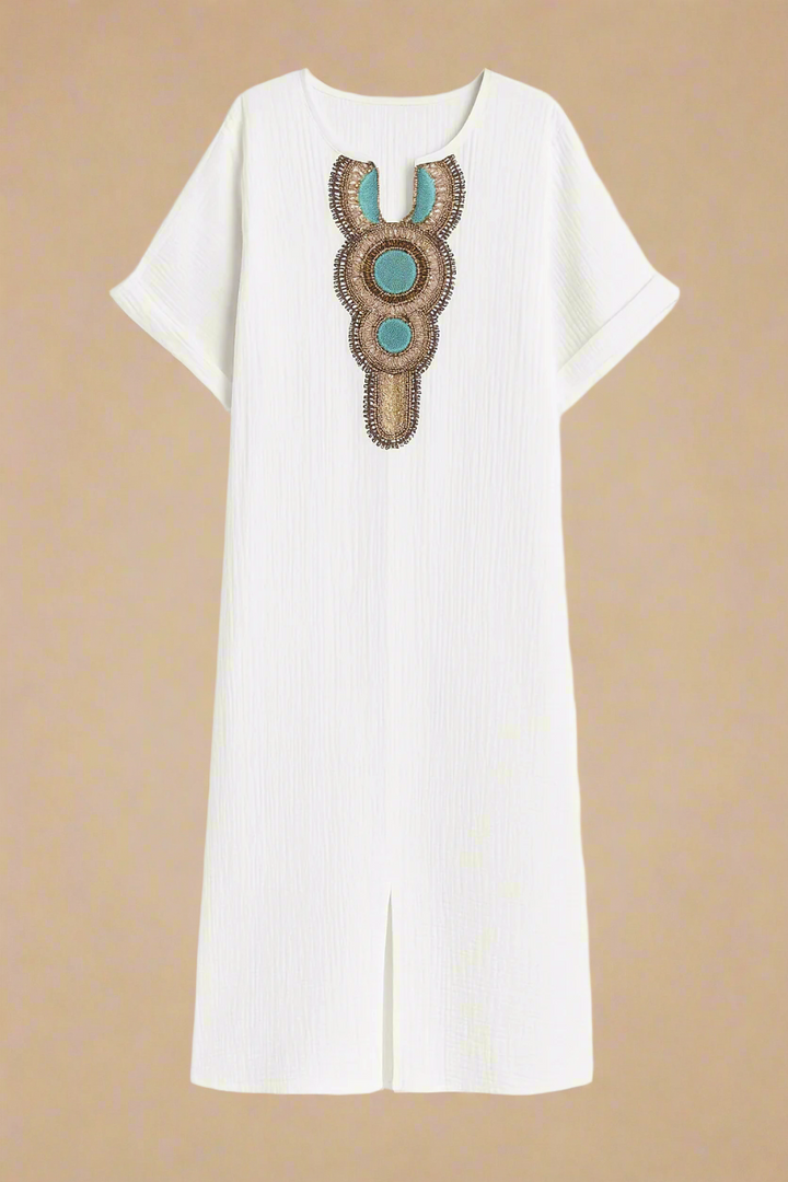 SAGA KJOLE | Abito lungo con scollatura decorata e spacchi laterali