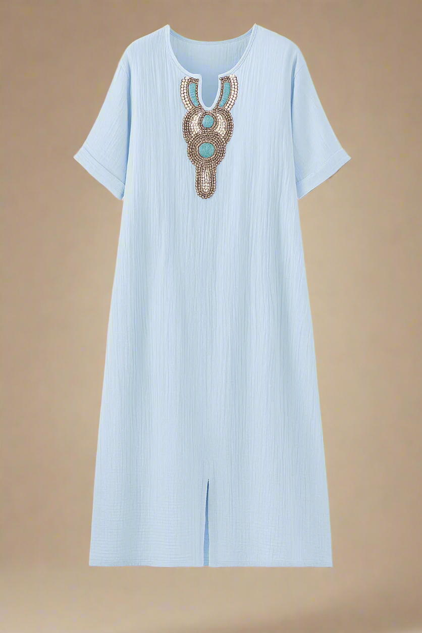 SAGA KJOLE | Abito lungo con scollatura decorata e spacchi laterali