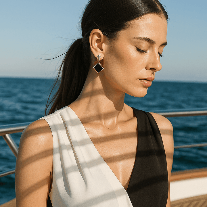 Korálky do uší s čtvercovými černými drahokamy