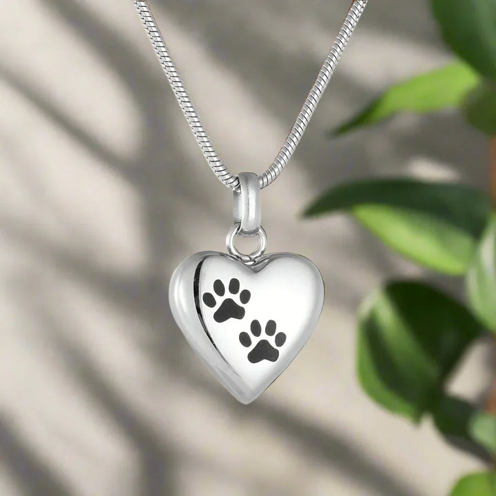 Collana con urna commemorativa per animali domestici – Ciondolo a forma di cuore con incisione di zampa