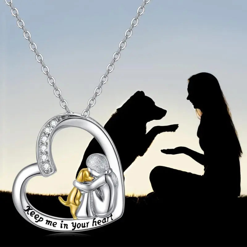Collana con cuore in argento con cane e pietre di zirconia